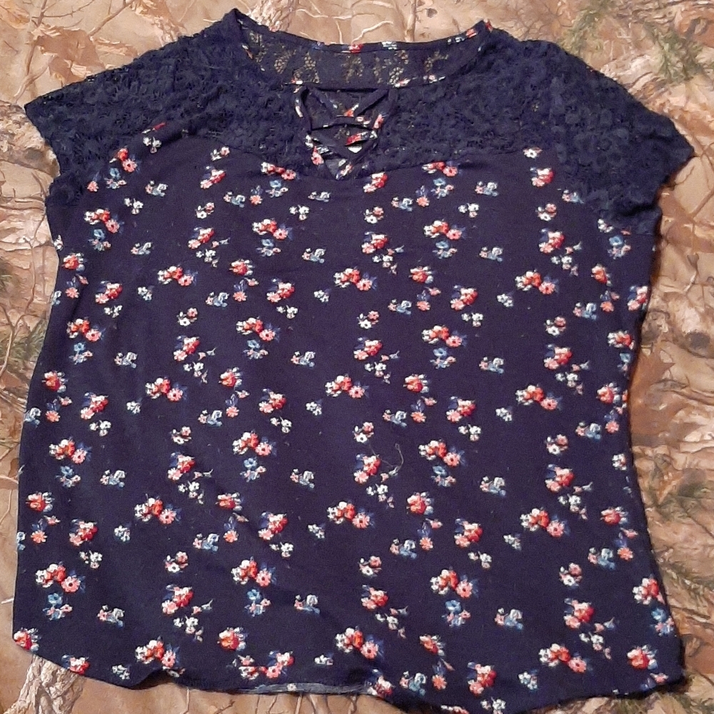 No Boundaries top
